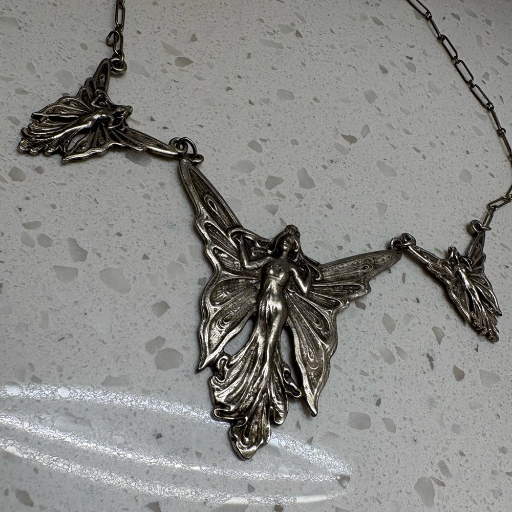Stunning Art Nouveau Fairy Pendant Necklace - Picture 2 of 9